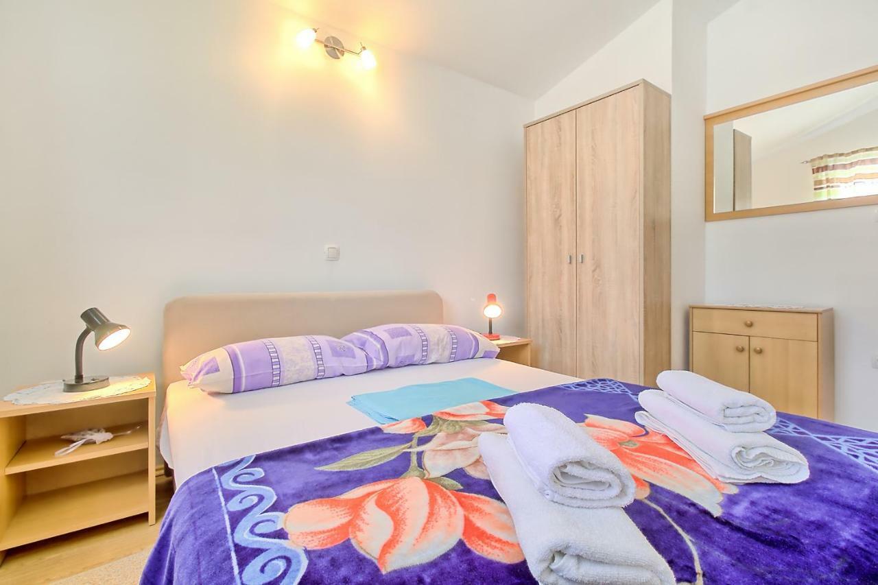 Lara Apartments Umag Exteriör bild