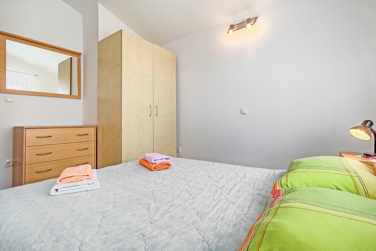 Lara Apartments Umag Exteriör bild